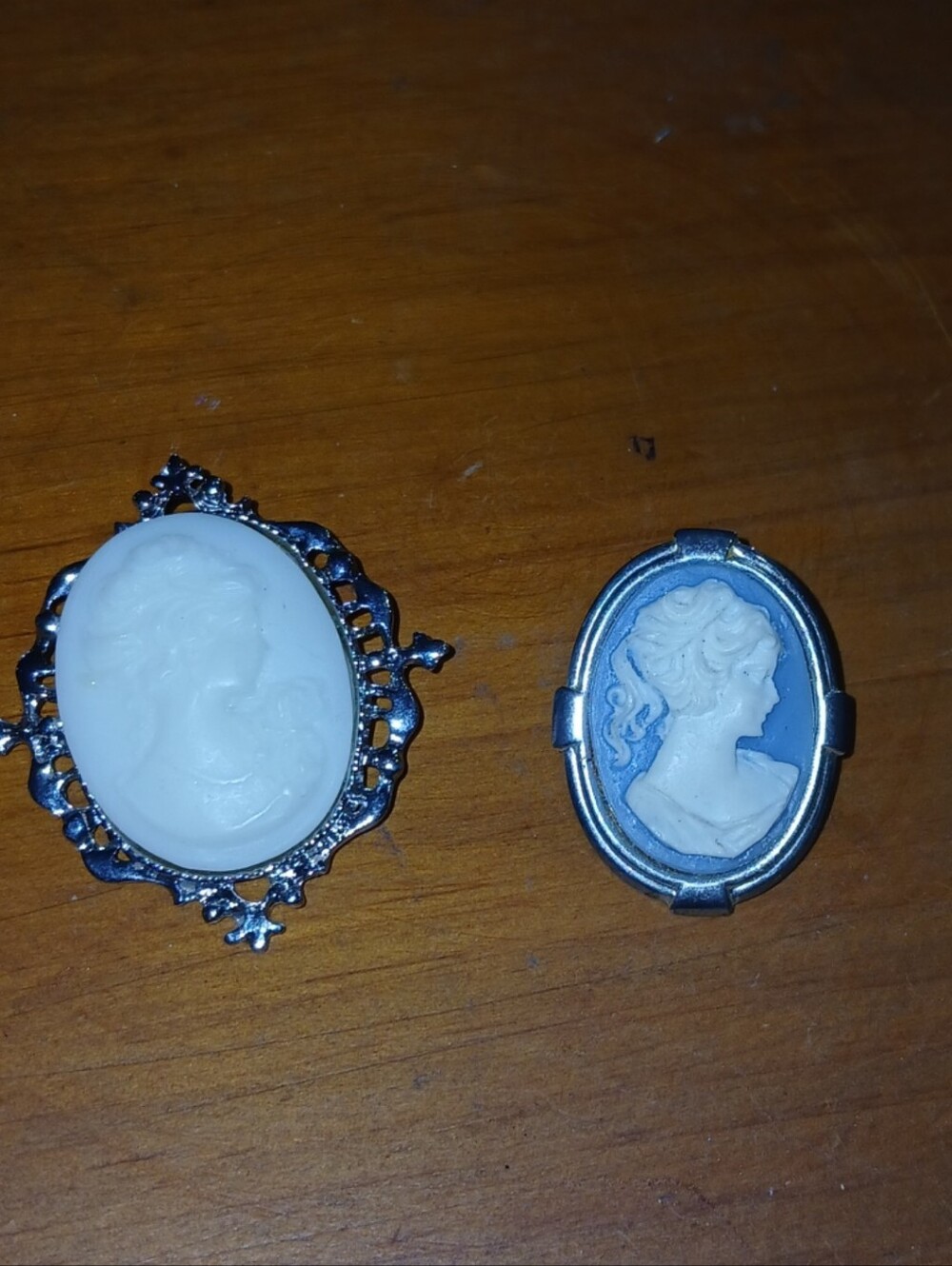 Lot of 2 Costume Cameo Brooches – Oval Portrait Cameos - Picture 2 of 6